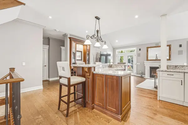 976 Shadeland AVE #3, Burlington, ON L7T 2M5