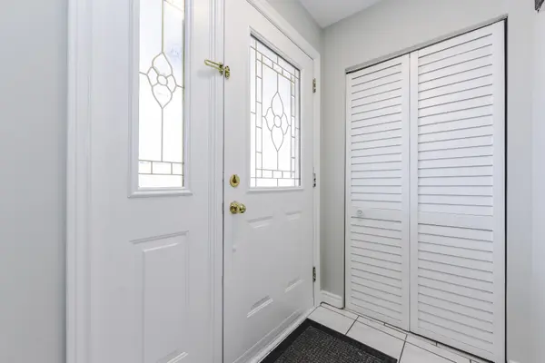 7566 Lockington CRES, Mississauga, ON L4T 2V5