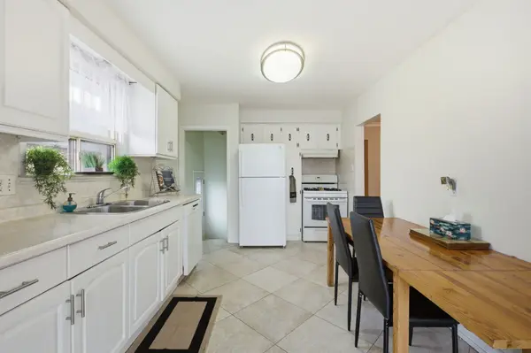 1257 Alexandra AVE, Mississauga, ON L5E 2A7