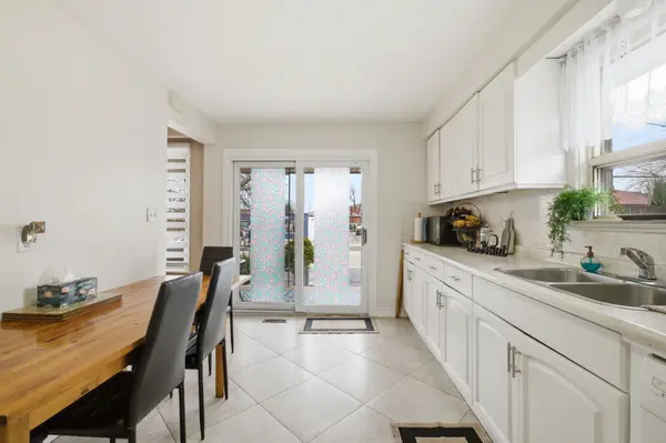 1257 Alexandra AVE, Mississauga, ON L5E 2A7