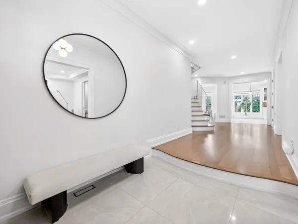 36 Gardenvale RD, Toronto W07, ON M8Z 4B9