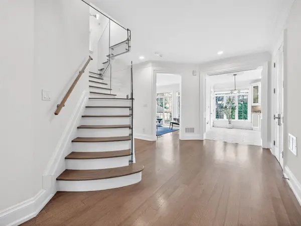 36 Gardenvale RD, Toronto W07, ON M8Z 4B9