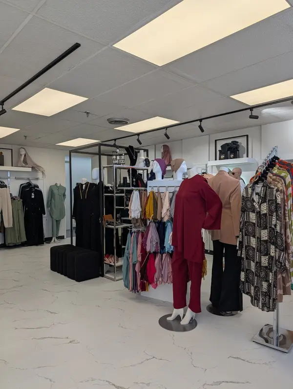 700 DUNDAS ST E #202, Mississauga, ON L4Y 3Y5