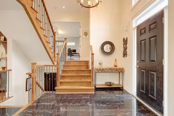 1301 Gatehouse DR, Mississauga, ON L5H 1A6