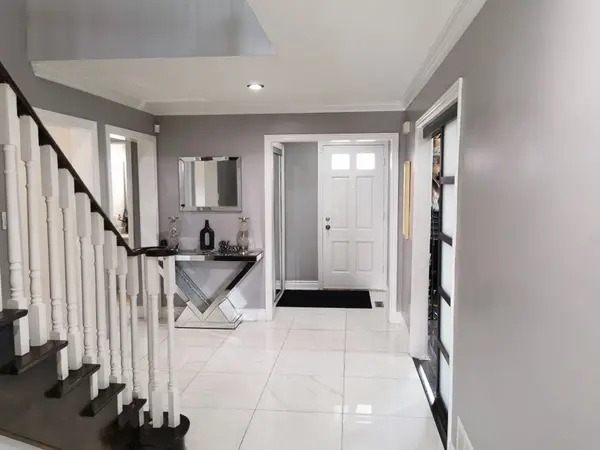 16 Cochrane AVE, Brampton, ON L6Z 4J4