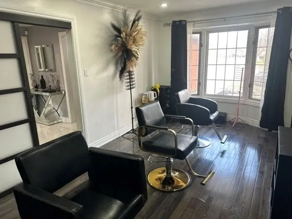 16 Cochrane AVE, Brampton, ON L6Z 4J4