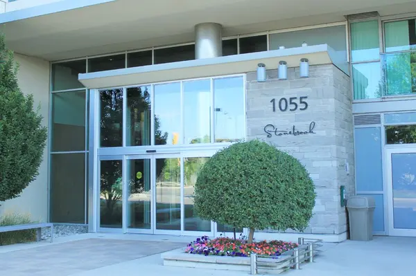 1055 Southdown RD #1011, Mississauga, ON L5J 0A3