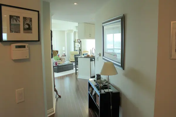 1055 Southdown RD #1011, Mississauga, ON L5J 0A3