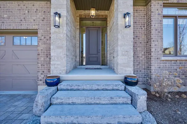 15 LANGTON DR, Kitchener, ON N2P 2X9