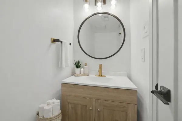 4 Marielle CT, Britannia Heights - Queensway Terrace N And Area, ON K2B 8P4