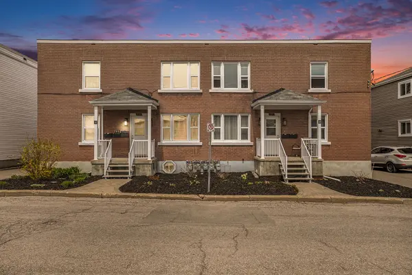 327-329 Shakespeare ST, Vanier And Kingsview Park, ON K1L 5M1