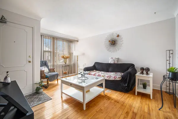 327-329 Shakespeare ST, Vanier And Kingsview Park, ON K1L 5M1