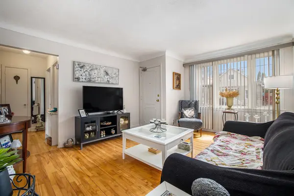 327-329 Shakespeare ST, Vanier And Kingsview Park, ON K1L 5M1