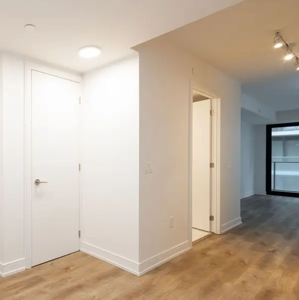 1 Jarvis ST #1011, Hamilton, ON L8R 3J2