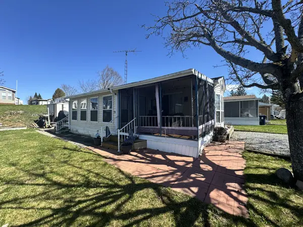 13 Trillium DR, Otonabee-south Monaghan, ON K0L 2G0