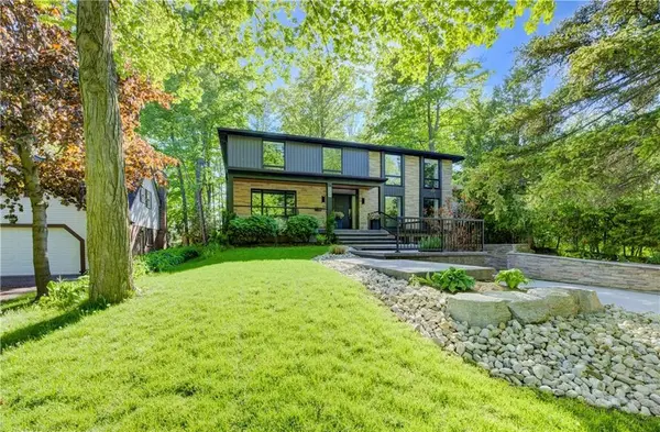 239 Corrie CRES, Waterloo, ON N2L 5W3