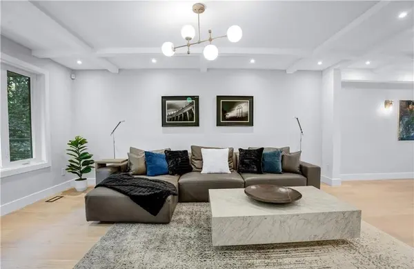 239 Corrie CRES, Waterloo, ON N2L 5W3