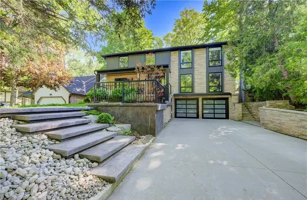 239 Corrie CRES, Waterloo, ON N2L 5W3