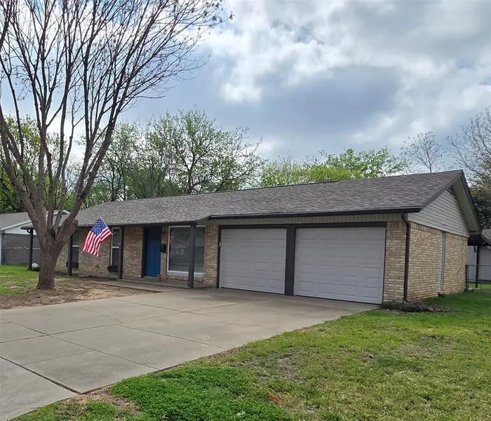 417 Lena Lane, Burleson, TX 76028