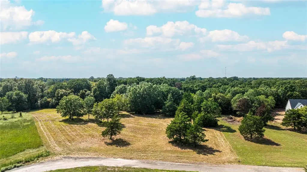 Lot 5 Cascades Blvd, Paris, TX 75462