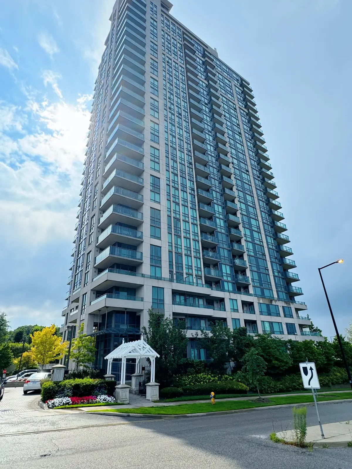 88 Grangeway AVE #1207, Toronto E09, ON M1H 0A2