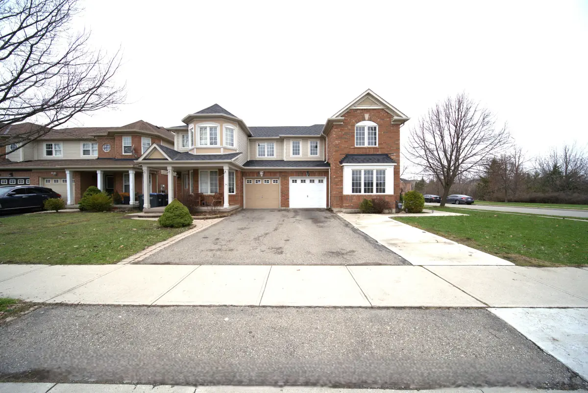 30 ORANGEGROVE DR, Brampton, ON L7A 3N4