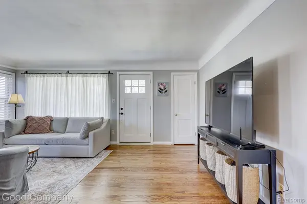 1402 E Lincoln AVE, Royal Oak, MI 48067