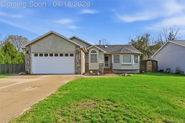 503 W Hamburg ST, Pinckney Village, MI 48169