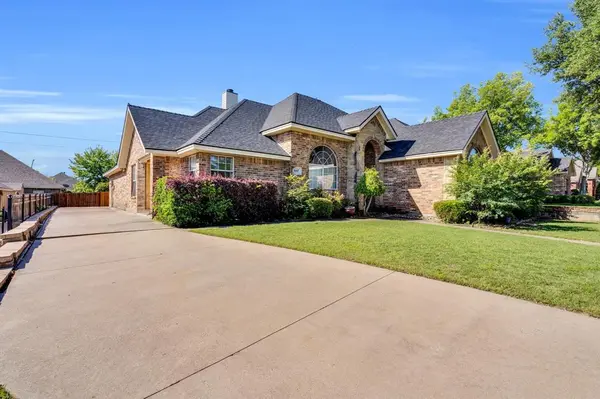1607 W Westhill Drive,  Cleburne,  TX 76033