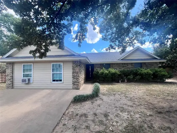 1321 Fairway Drive, Graham, TX 76450