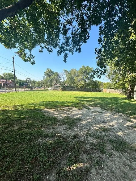 3801 E Berry Street, Fort Worth, TX 76105