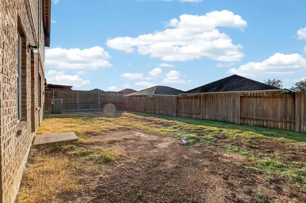 136 Eider Drive, Sanger, TX 76266