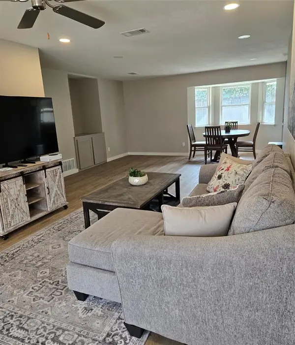 417 Lena Lane, Burleson, TX 76028