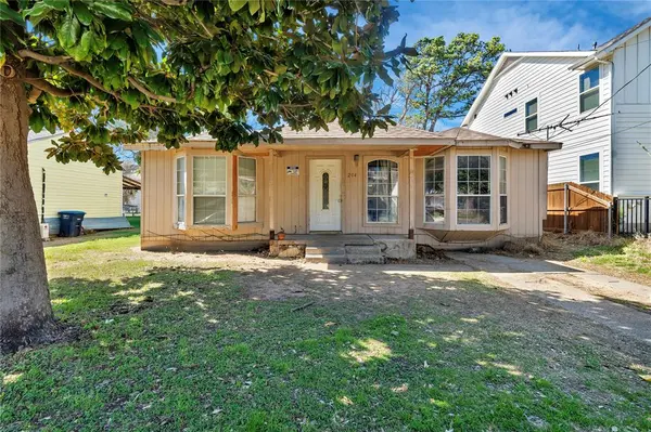 204 Sunset Lane, Fort Worth, TX 76114