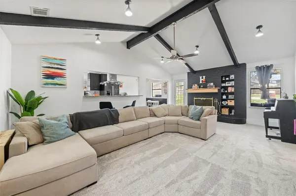 216 Hillside Drive, Hewitt, TX 76643