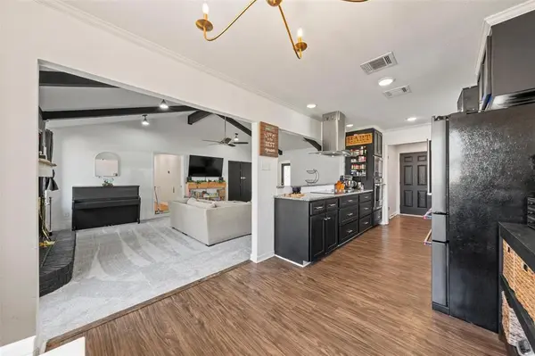 216 Hillside Drive, Hewitt, TX 76643