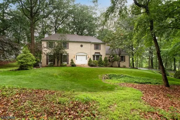 13 Deer Path Cir,  Green Brook Twp.,  NJ 08812