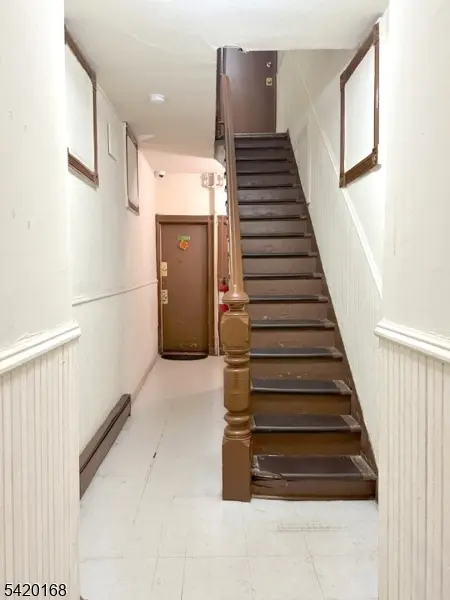 208 38th St, Union City, NJ 07087