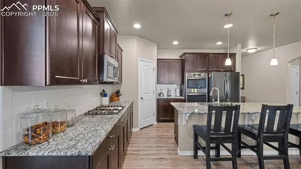 7158 New Meadow DR, Colorado Springs, CO 80923