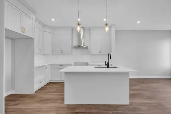 17 Hotchkiss Garden SE, Calgary, AB T3S 0T7