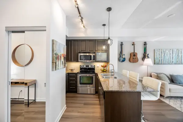 500 Sherbourne ST #606, Toronto C08, ON M4X 1L1