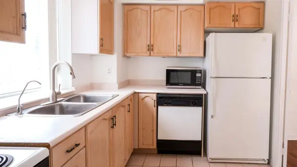 28 Pemberton AVE #300, Toronto C14, ON M2M 4L1