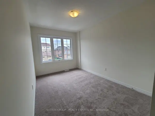 130 Ice Palace CRES, Oshawa, ON L1H 7K4