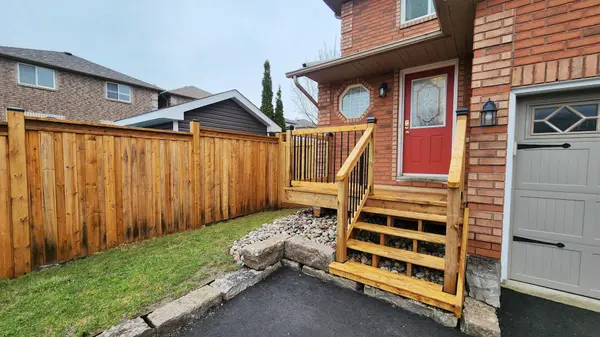 39 Raymond CRES, Barrie, ON L4N 0X6