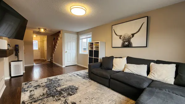 39 Raymond CRES, Barrie, ON L4N 0X6