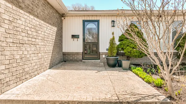 27 Davenport CRES, Brampton, ON L6T 3L5