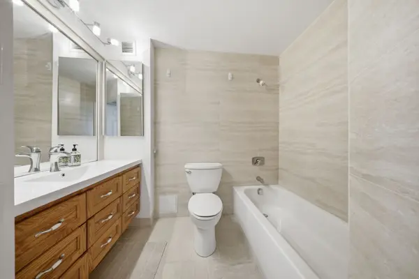 1300 Bloor ST #1709, Mississauga, ON L4Y 3Z2