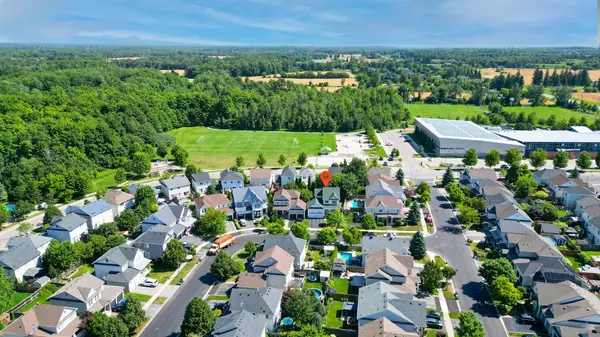 39 Hurst ST, Halton Hills, ON L7J 2Z8