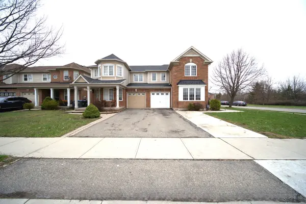 30 ORANGEGROVE DR, Brampton, ON L7A 3N4