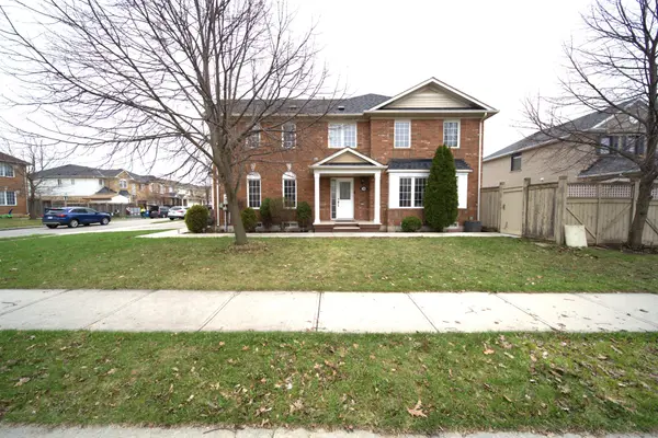 30 ORANGEGROVE DR, Brampton, ON L7A 3N4